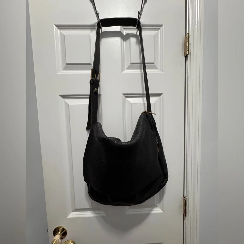 Elegant black pebble  Leather Messenger Bag